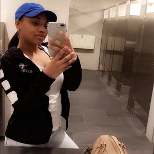 Meet your Posher, Queen